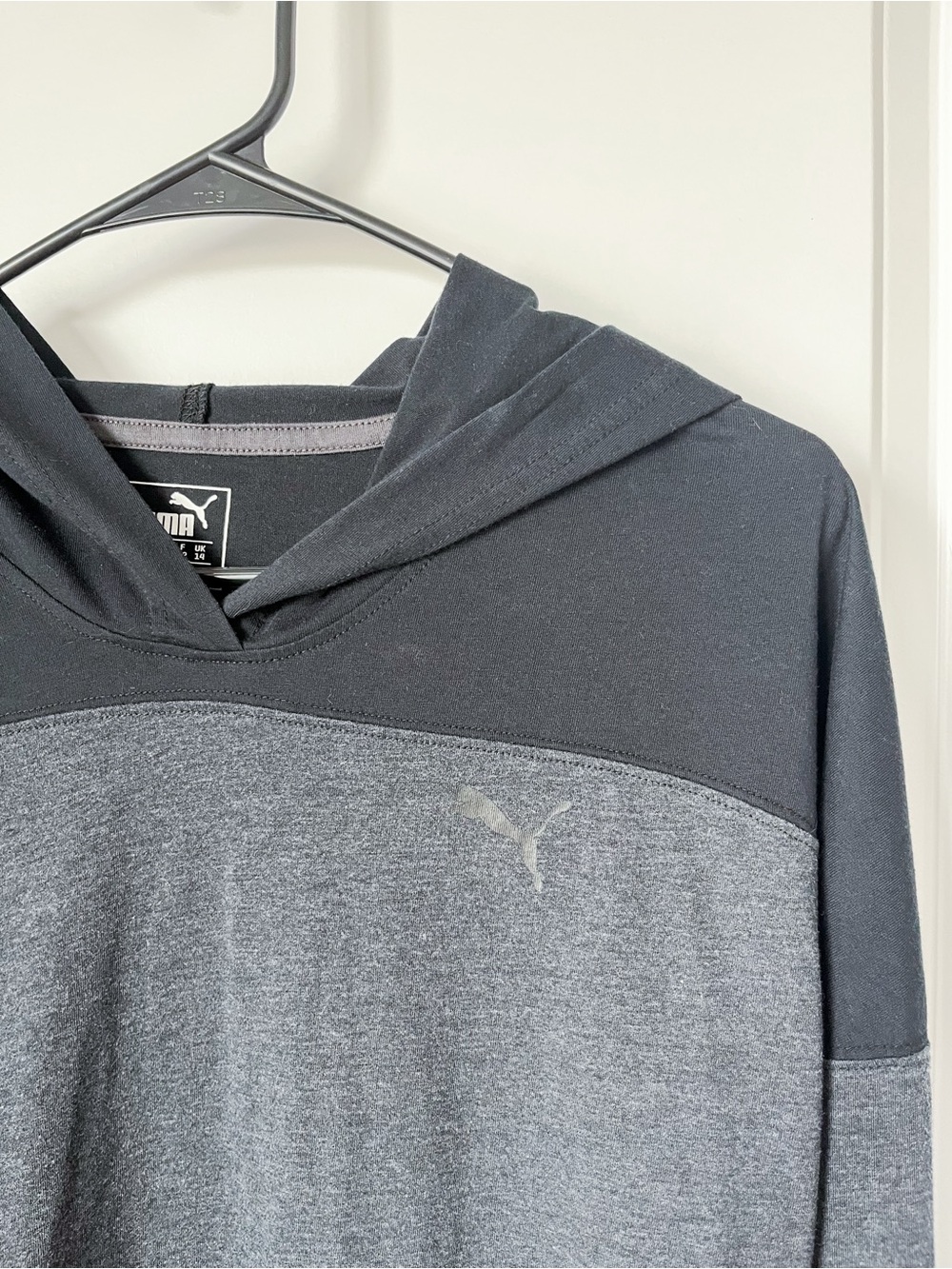 Women’s | PUMA | Hooded Pullover - Picture 3 of 6